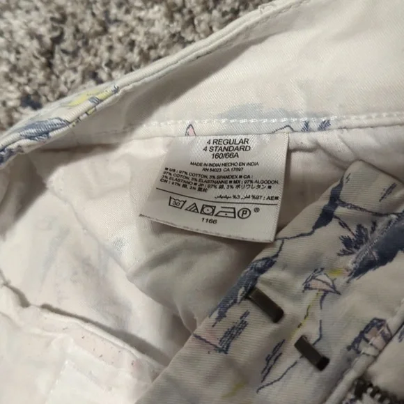 Old navy printed shorts - Picture 4 of 4